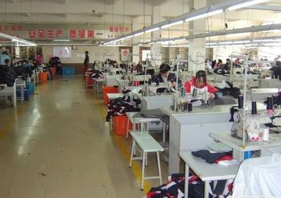 广州服装厂,月薪10000招不到人,员工:用命拼出来的